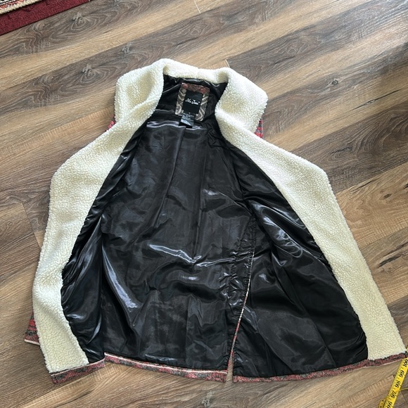 Me Jane vest size Medium Aztec style print with faux Sherpa lining - Picture 7 of 12